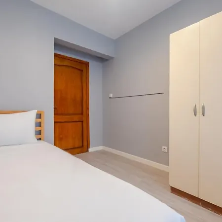 Flat 800 M To Cevahir Mall In Sisli *